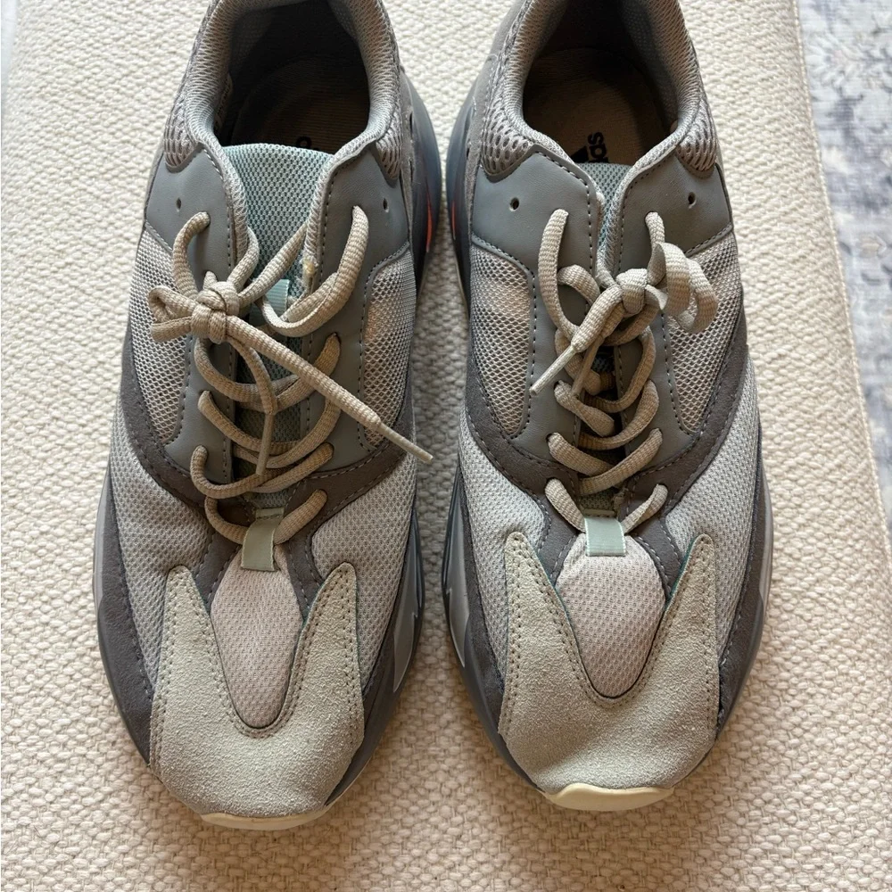 Authentic Adidas Yeezy 700 Inertia - Picture 2 of 4